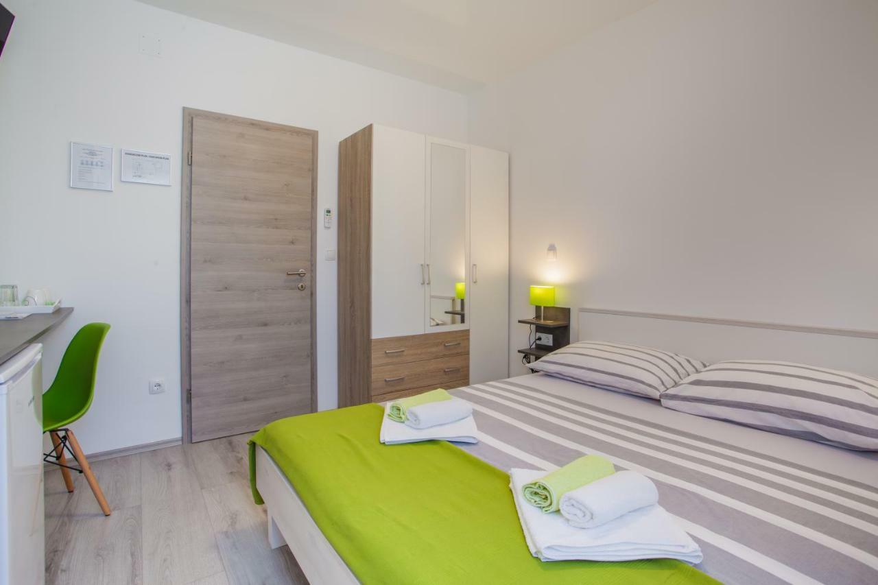 Room Elelina Cres Exterior photo